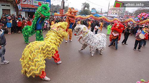 Múa rồng và múa lân trong lễ hội Kỳ Cùng - Tà Phù 