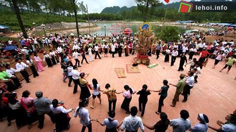 Nô nức Lễ hội Xoè Chá 2010 ở Mộc Châu