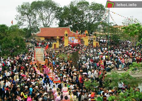 Quang cảnh Lễ hội Tiên Công truyền thống huyện Yên Hưng, Quảng Ninh