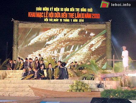 Hoạt cảnh bài hát “Chiếc cầu Dừa” tại Lễ Hội Dừa tỉnh Bến Tre lần II