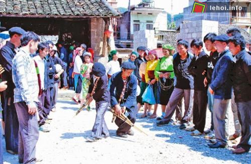 Lễ hội khèn Mông diễn ra vào dịp tết Độc Lập trên cao nguyên đá Hà Giang