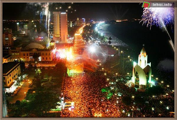 Bắn pháo hoa tại Festival biển Nha Trang