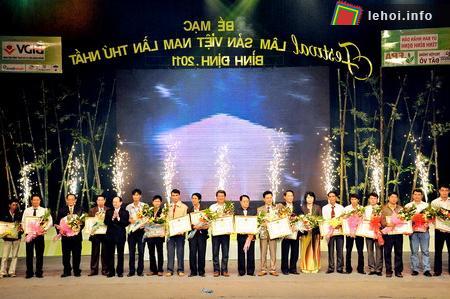 UBND tỉnh Bình Định cũng đã trao tặng bằng khen cho 97 tập thể và 13 cá nhân có có nhiều đóng góp cho Festival lần này.
