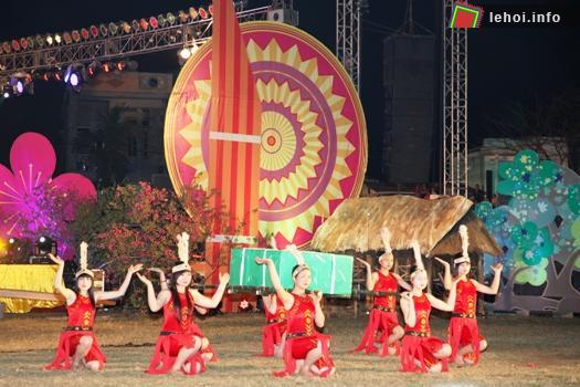 Lễ hội du lịch về nguồn 2011 của ba tỉnh Yên Bái – Phú Thọ - Lào Cai đã chính thức khai mạc
