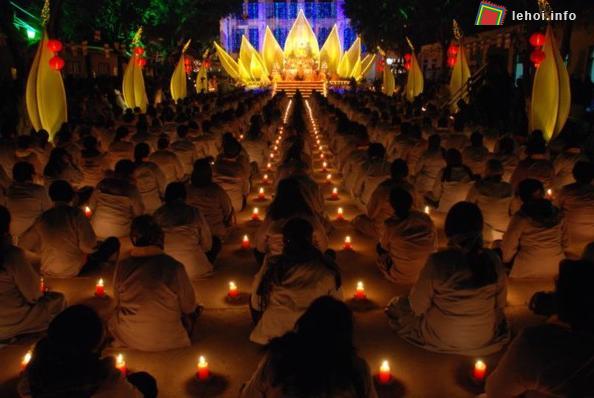 Lung linh đêm lễ hội mừng Phật thành đạo chùa Bằng