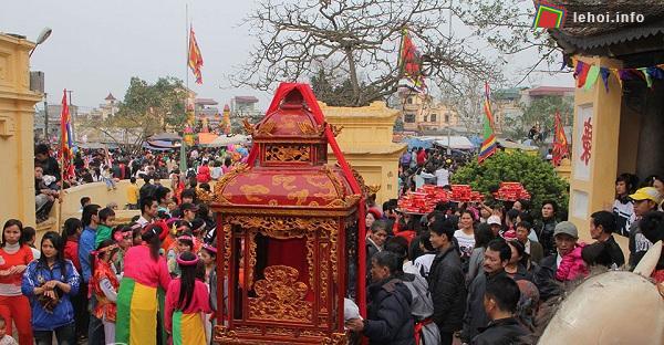 Tưng bừng lễ hội truyền thống đình Vĩnh Ninh