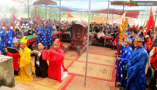 Lê tế trong ngày hội đền Rậm ở Nghệ An