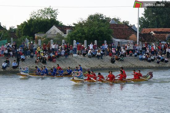 Lễ hội đua thuyền truyền thống trên sông Gò Bồ
