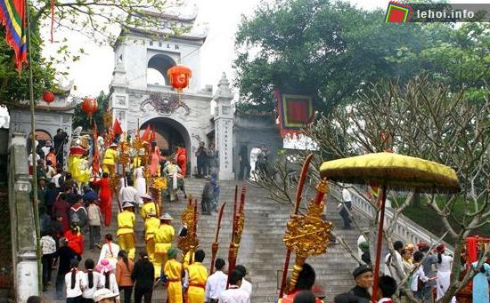 Lễ hội đền Cuông ở Nghệ An