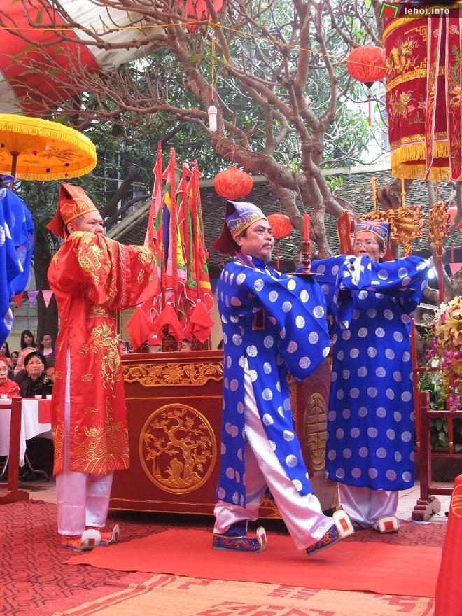 Lễ hội truyền thống làng Hậu