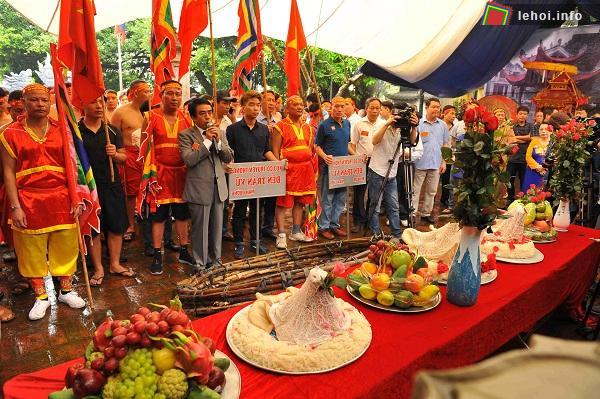 Hội làng Ngọc Trì được tổ chức tại đền Trấn Vũ