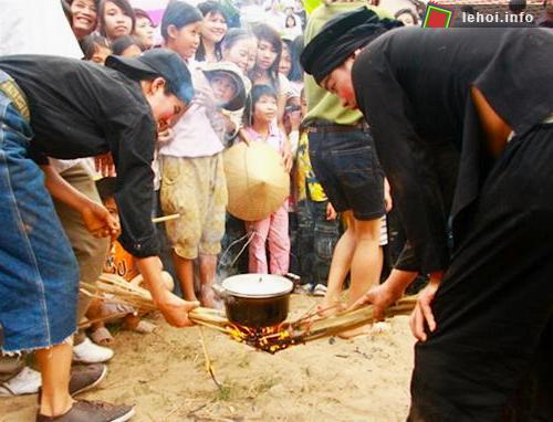 Hội thổi cơm thi Đồng Vân thu hút đông đảo người dân tham gia