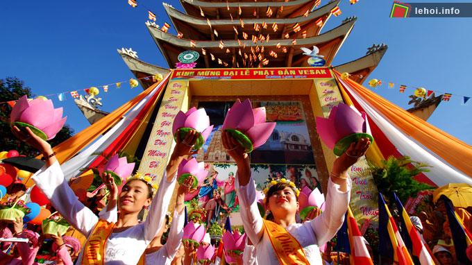 Lễ hội Phật đản tại chùa Thạch Khê ở Quảng Nam