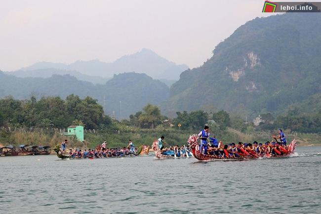 Lễ hội đua thuyền truyền thống trên sông Lô