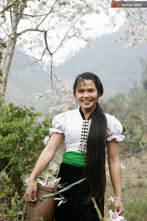 Người phụ nữ Thái trắng có mái tóc dài rất đẹp