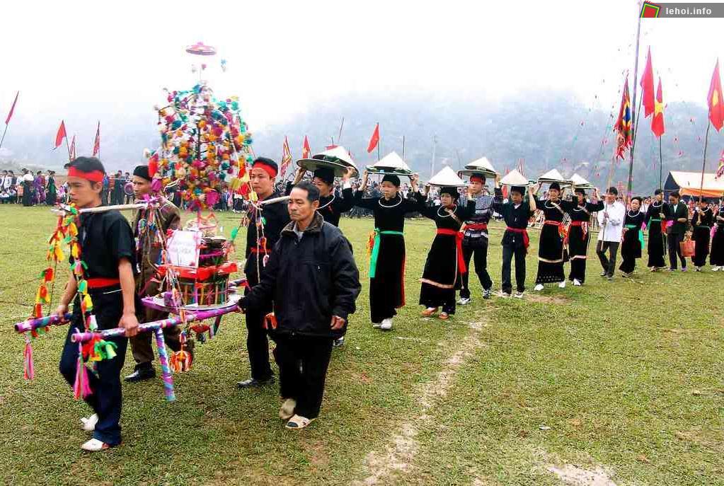 Lễ hội xuống đồng ngày xuân của dân tộc Tày Dao ở Lào Cai