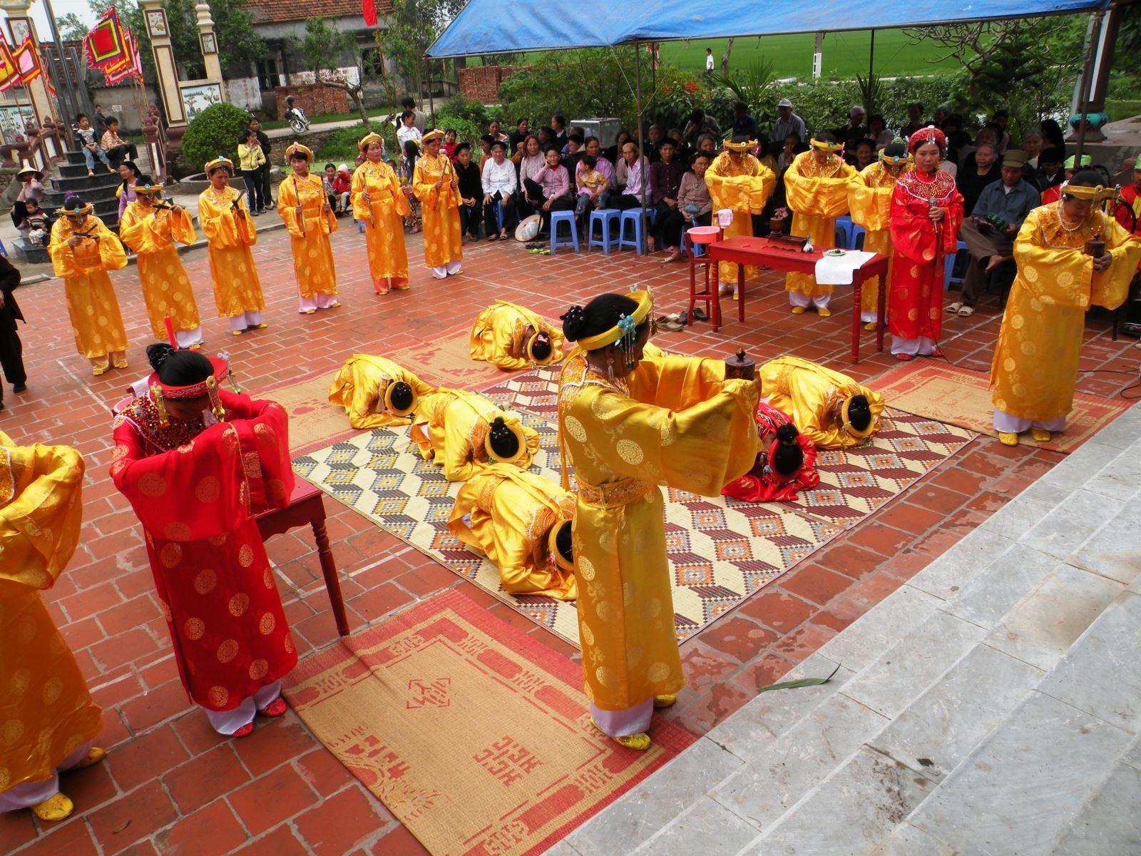 Nghi lễ cúng Thần trong ngày Hội Nam Trì tại Hưng Yên
