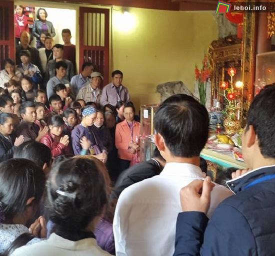 Đông đảo người dân và du khách tham gia lễ hội chùa Tà Lài