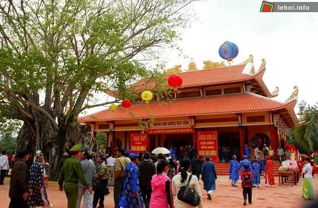 Lễ hội đền Lương Văn Chánh thu hút đông đảo người dân tham gia