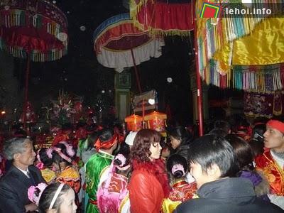 Người dân quy tụ về phường Dương Nội xem Lễ hội Giã La