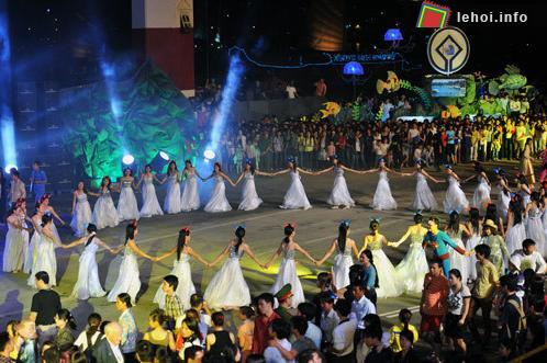 Lễ hội có sự tham gia của đông đảo các diễn viên trong và ngoài tỉnh