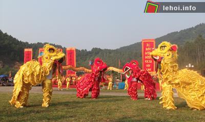 Biểu diễn múa lân, múa rồng tại lễ hội