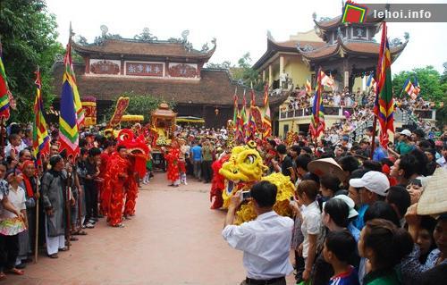 Hội thôn Thổ Hoàng là lễ hội lớn của tỉnh Hưng Yên