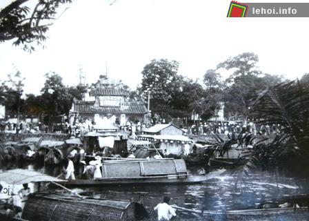 Lễ hội trên khúc sông Phủ Cam