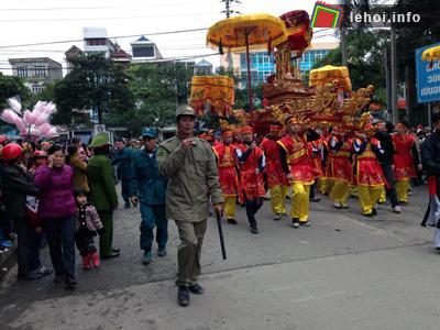 Lực lượng công an phối hợp cùng Ban bảo vệ dân phố và dân quân tự vệ đảm bảo an ninh trật tự tại lễ hội