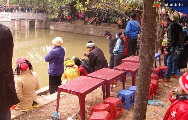 Hạn chế những cảnh hàng quán nhếch nhác trong các lễ hội