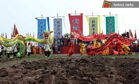 Múa rồng và diễn xướng thiêng cáo yết linh vương trong lễ hội Tịch điền.