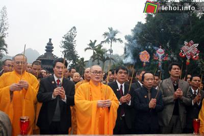 Hàng vạn du khách trẩy hội chùa Hương 