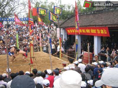 Lễ hội vật làng Sình