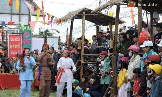Hội đánh bài chòi cổ vào sáng mùng 1 Tết tại Lễ hội Chợ Gò huyện Tuy Phước