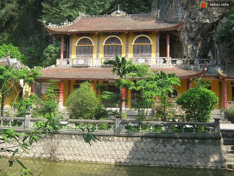 Khuôn viên chùa Địch Lộng