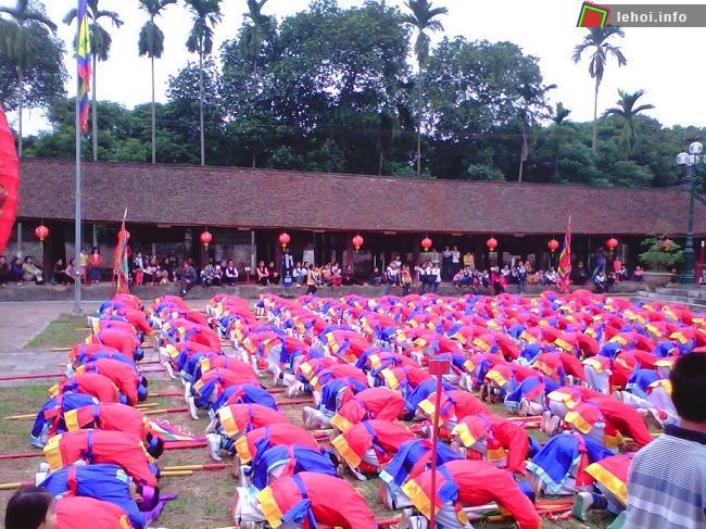 Lễ hội làng Giá diễn ra trọng thể và trang nghiêm