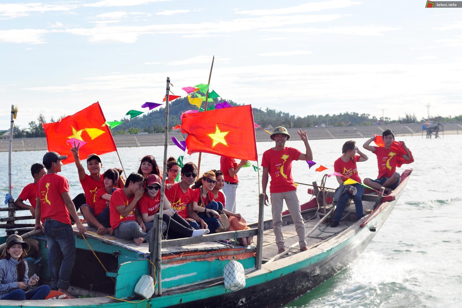 Hội đua thuyền là điểm nhấn của hội lễ Nhượng bạn ở Hà Tĩnh