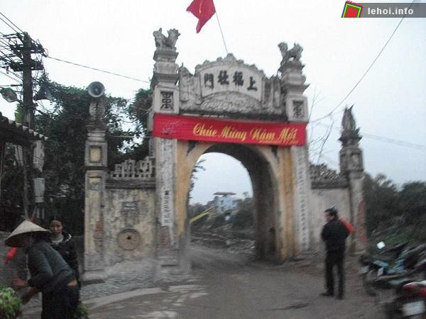 Cổng làng Tả Thanh Oai
