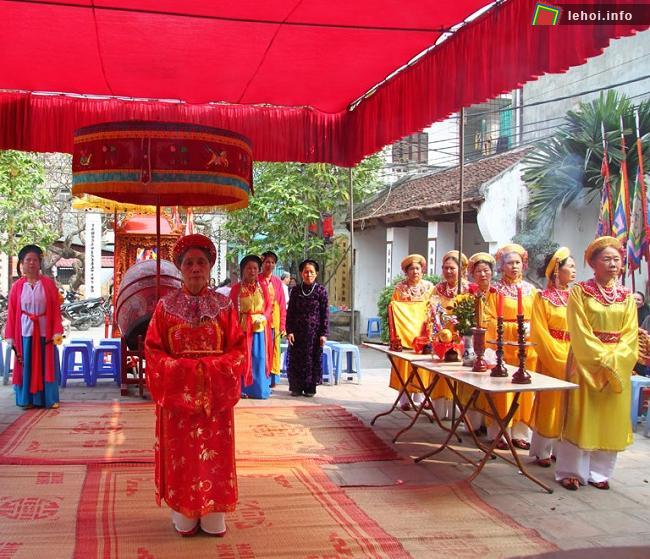 Hội đình Trung Kính Thượng với nhiều nghi lễ trọng thể