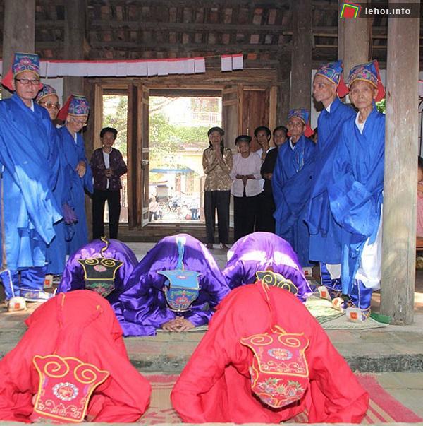 Phần tế lễ diễn ra trang nghiêm trong hội làng Chàng Sơn