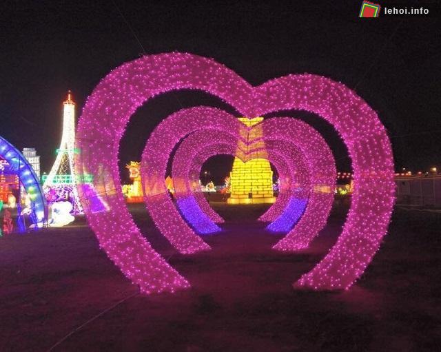Khu vực tình yêu trong lễ hội đèn lồng Gamuda