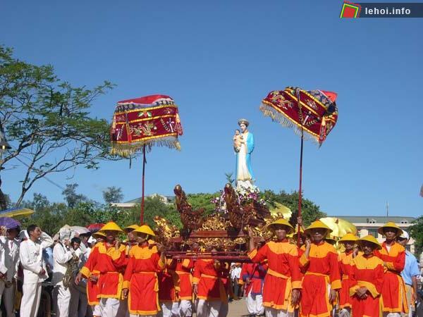 Lễ hội La Vang là ngày hội lớn của Công giáo Việt Nam