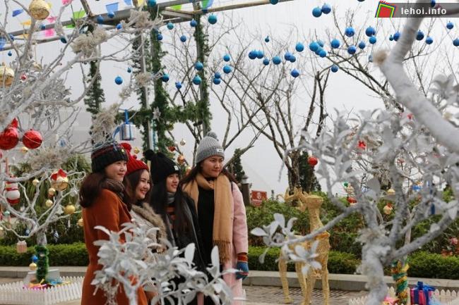 Lễ hội mùa đông ở Fansipan Legend tuyệt đẹp với con đường tuyết rơi
