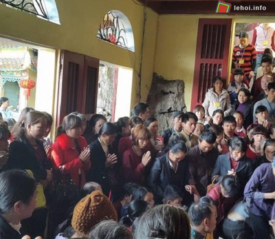 Chùa Tà Lài nổi tiếng linh thiêng thu hút đông đảo người dân cúng lễ