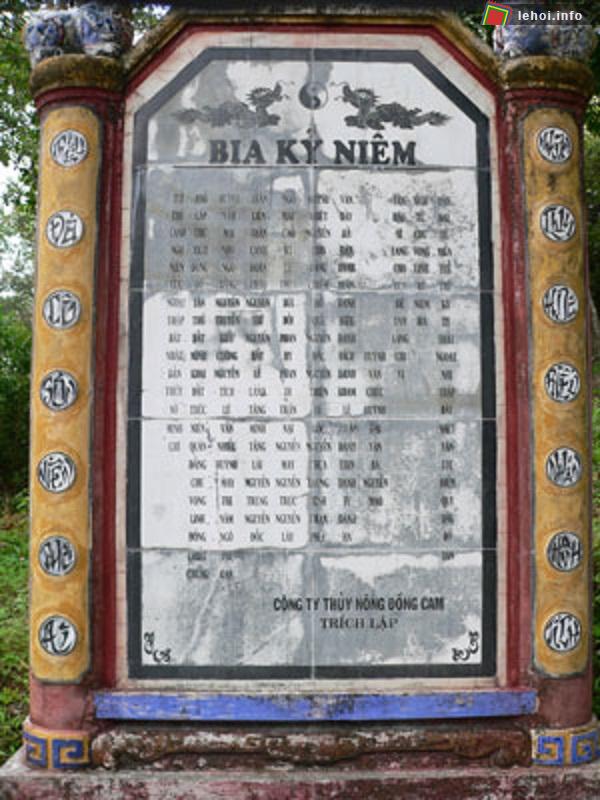 Bia tưởng niệm tại Đập Đồng Cam