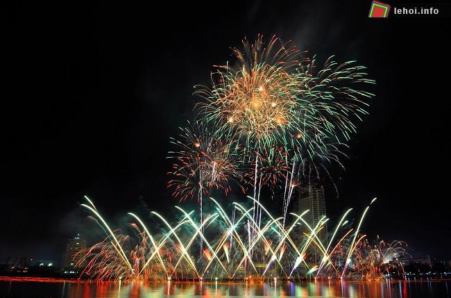 Lễ hội khinh khí cầu quốc tế Đà Nẵng diễn ra song song với lễ hội pháo hoa