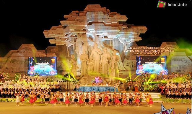 Lễ hội Thành Tuyên được tổ chức tại Quảng trường Nguyễn Tất Thành