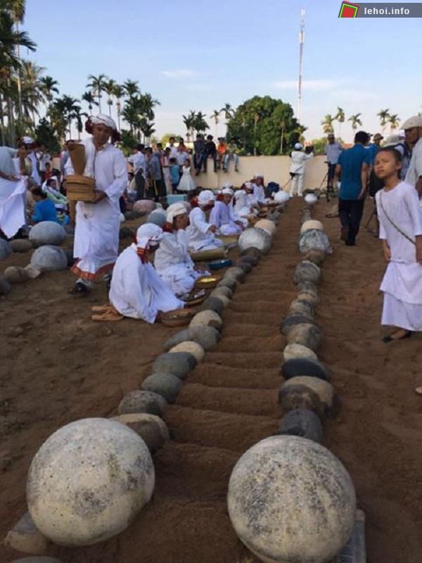 Tảo mộ là nghi lễ quan trọng trong lễ hội Ramưwan