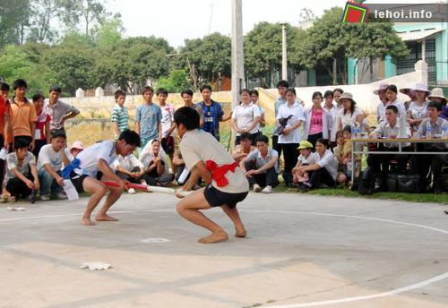 Giải vô địch đẩy gậy trong lễ hội Yên Thế - Bắc Giang