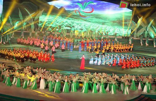 Màn biểu diễn nghệ thuật trong lễ khai mạc Festival Trà Thái Nguyên